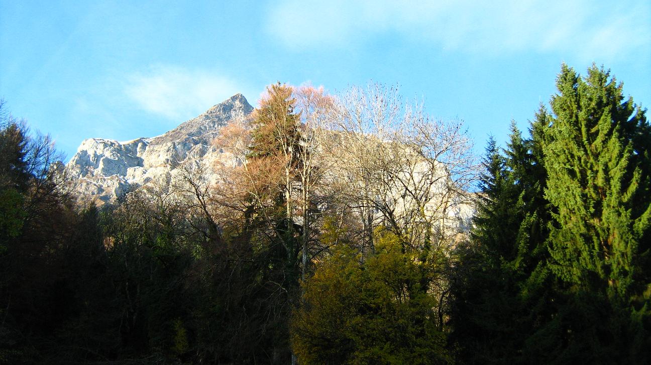 La Pointe d' Areu,le passage du Saix à droite, à gauche leCornier