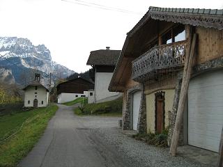 Entr&eacute;e du village