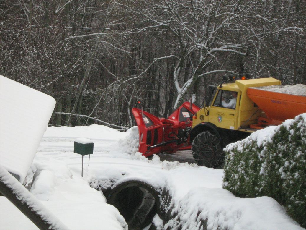 Travaux de d&eacute;neigement le 06/12/2008.