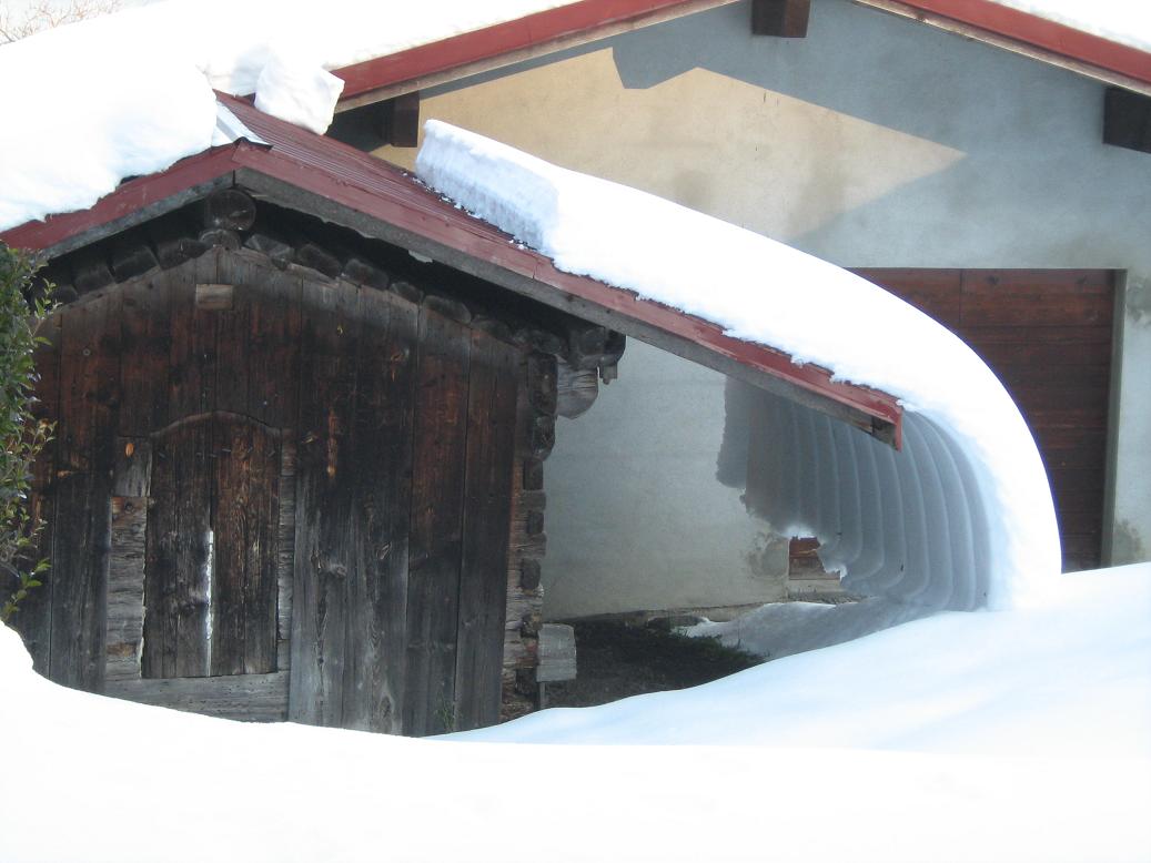 Grenier sous la neige.