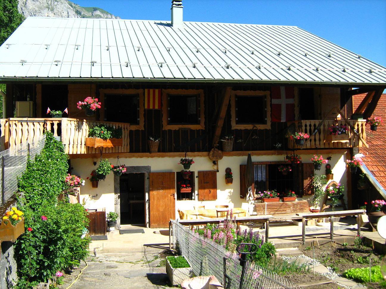 Ferme r&eacute;nov&eacute;e, large fenetre au "p&eacute;le"