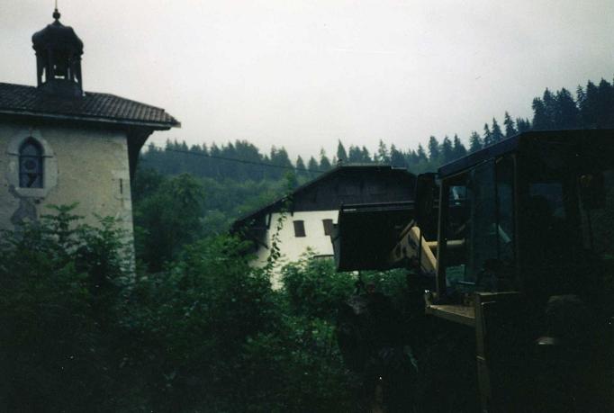 Le pressoir est remonté vers la route.