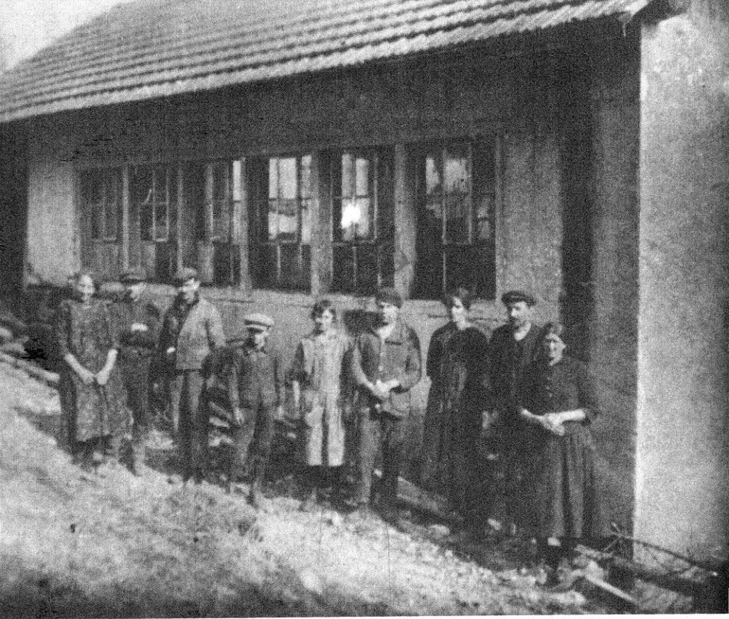 L'atelier de d&eacute;colletage, employ&eacute;s et patrons vers les ann&eacute;es 1926.