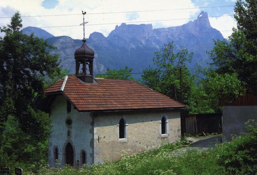 Chapelle de Ch&eacute;ron avec son nouveau clocher en 1981.